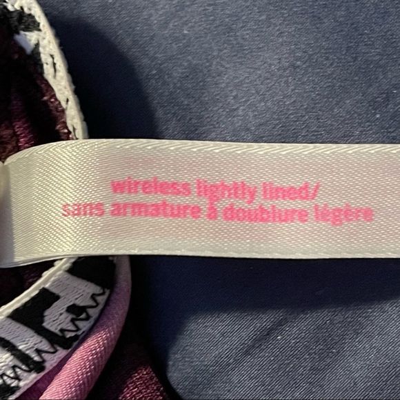 ✨VS Pink Small Tie Dye Wireless Lightly Lined Sports Bra✨ - Picture 6 of 8